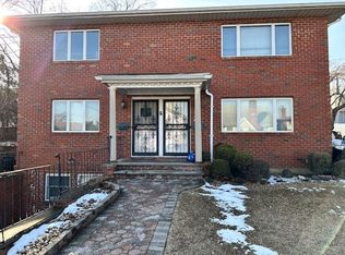 5 Linwood Rd N, Port Washington, NY 11050