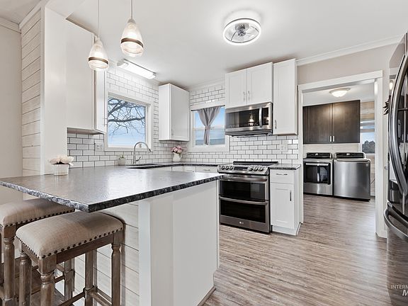 3rd image of 9762 Deer Flat Rd