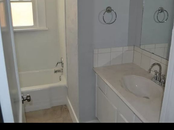 5th image of 817 S Kentucky St