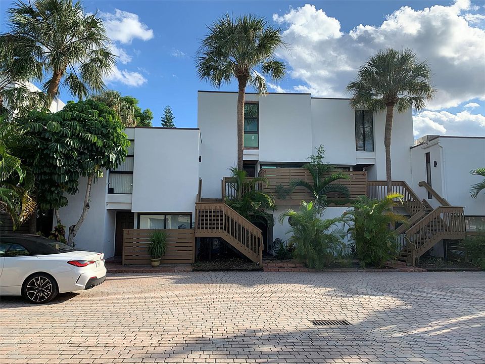 1st image of 3228 NE 14th Street Causeway #2