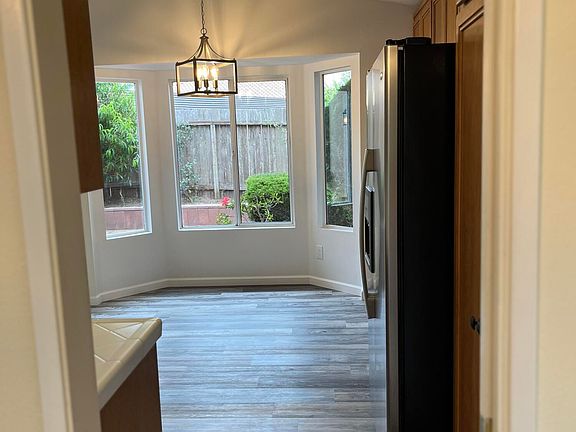 4th image of 5060 Surfbird Ln