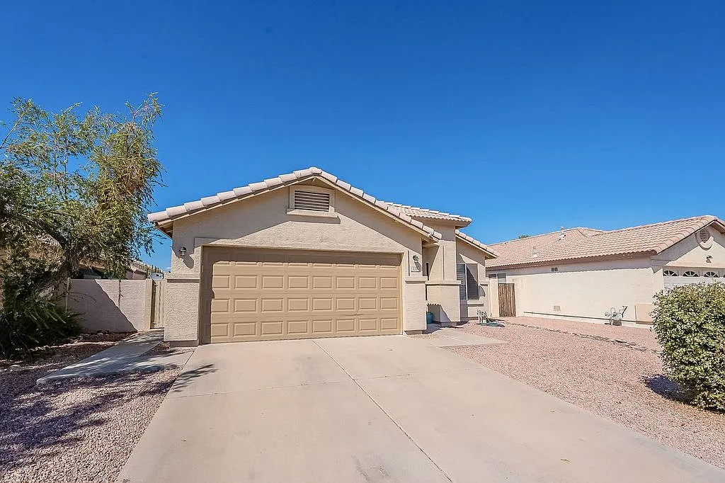 3 bed, 1701 sqft, $2,899 — Photo 1