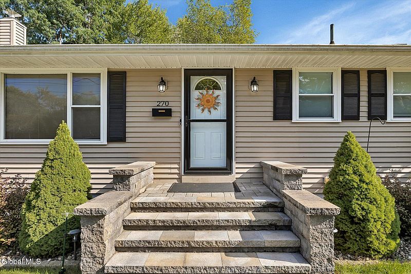 3rd image of 270 Daniels Avenue