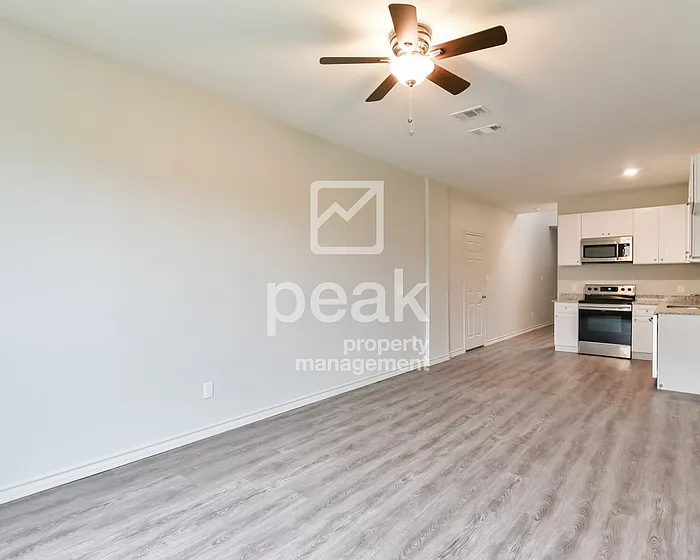 3 bed, 2.5 bath, 1180 sqft, $1,550 — Photo 4