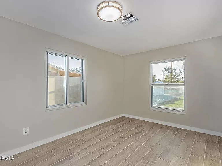 1123 N Frances St — Photo 22