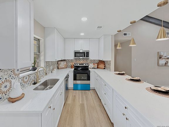 3rd image of 8615 Norwich Drive