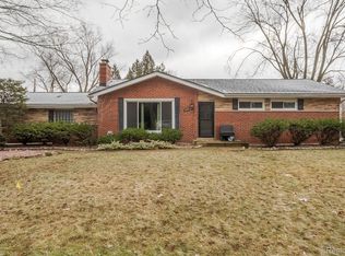 28430 Bayberry Rd, Farmington Hills, MI 48331