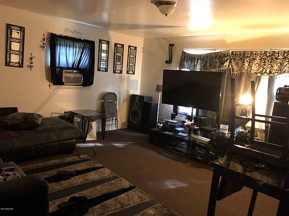 5th image of 332 Linden St