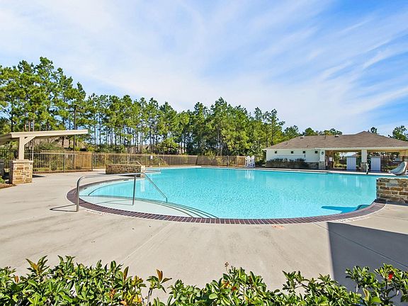 5th image of 19944 Hilbert Rd