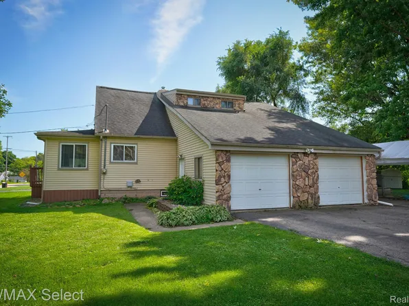 2507 Stockbridge Ave, Burton, MI 48509