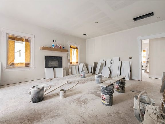4th image of 20 Pennine Ln