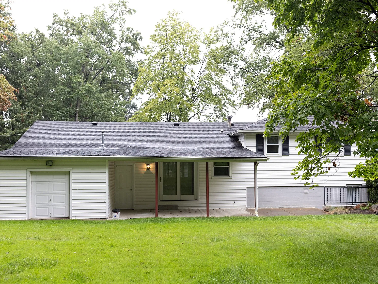 778 Crestline Ave — Photo 2