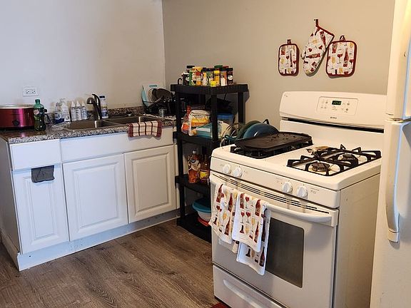 4th image of 8408 S Kingston Ave #G