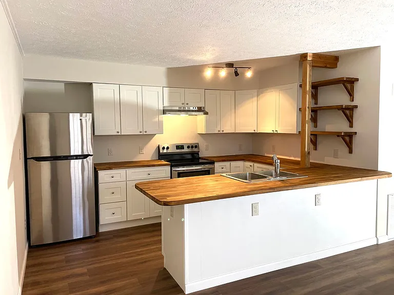 400 Cranbrook Ave SE #13 — Photo 2