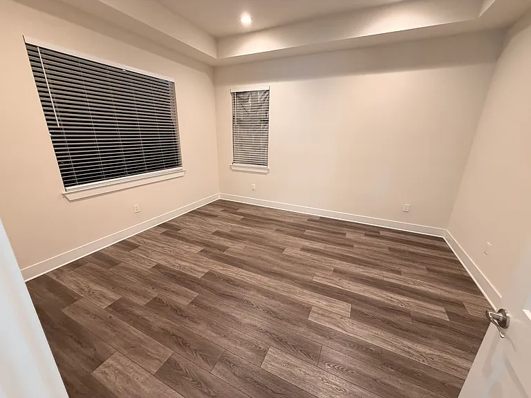 2065 Paragon Cir W — Photo 9
