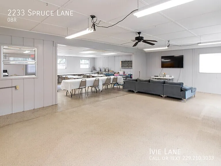 2233 Spruce Ln — Photo 6