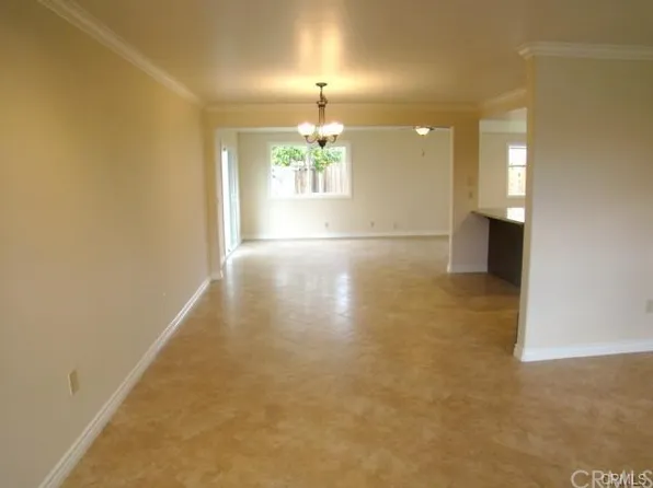 565 Meadow Ln, Pomona, CA 91767