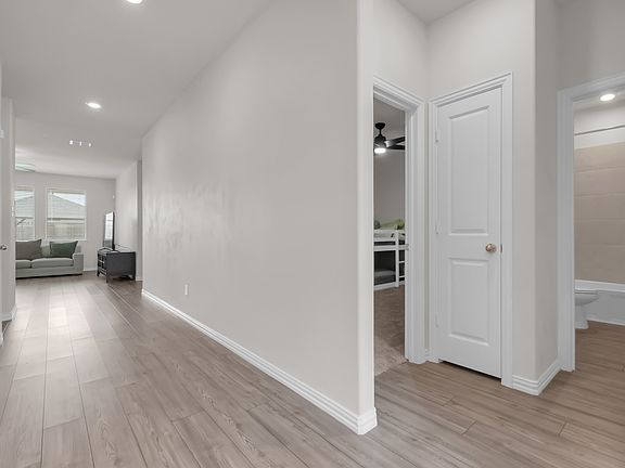 4th image of 1711 Stonefield Dr