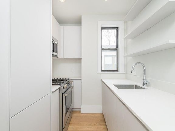 3rd image of 8 Elko St APT 12