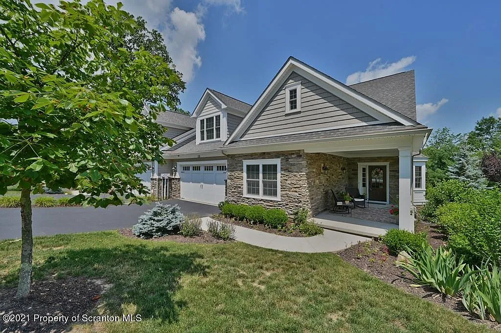 139 Rock Ridge Dr photo 1