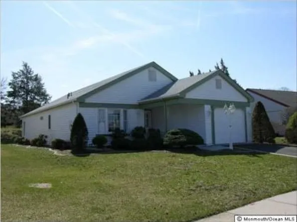 41 Westgate Pl, Manchester, NJ 08759