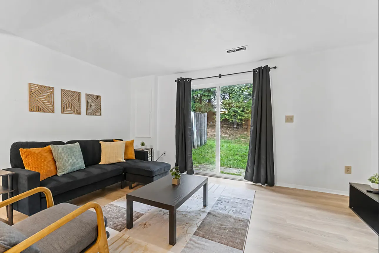 2 bed, 945 sqft, $3,200 — Photo 4