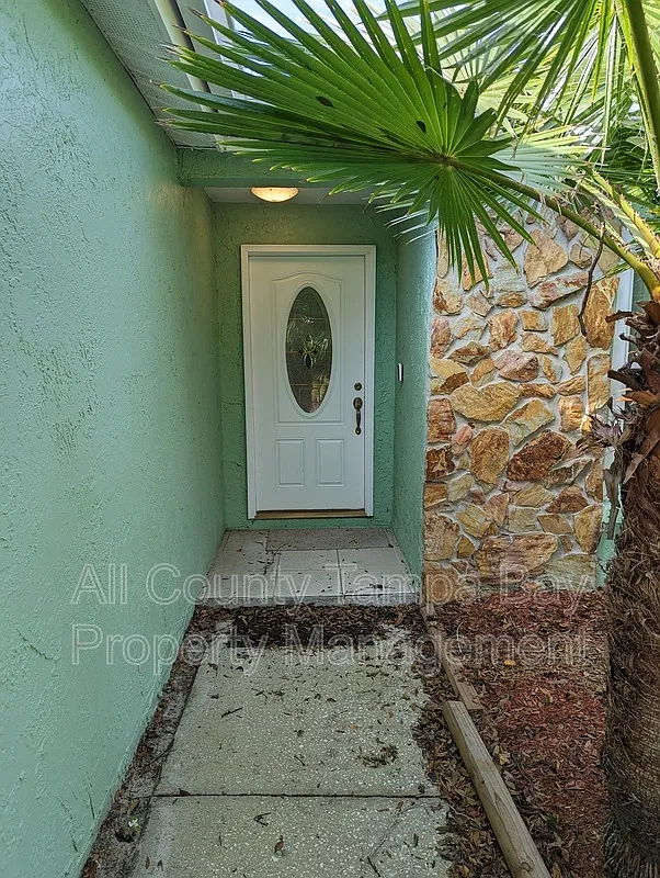 3 bed, 2.0 bath, 1554 sqft, $2,100 — Photo 3
