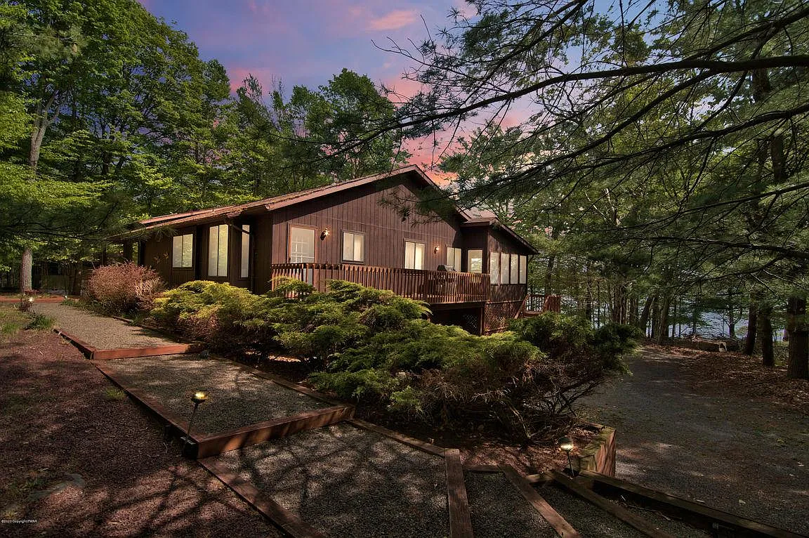 1006 Foxwood Ln photo 1