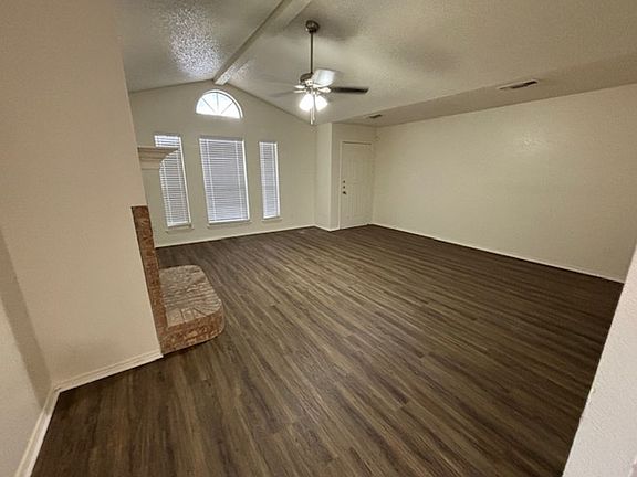 3rd image of 324 Moss Hill Dr