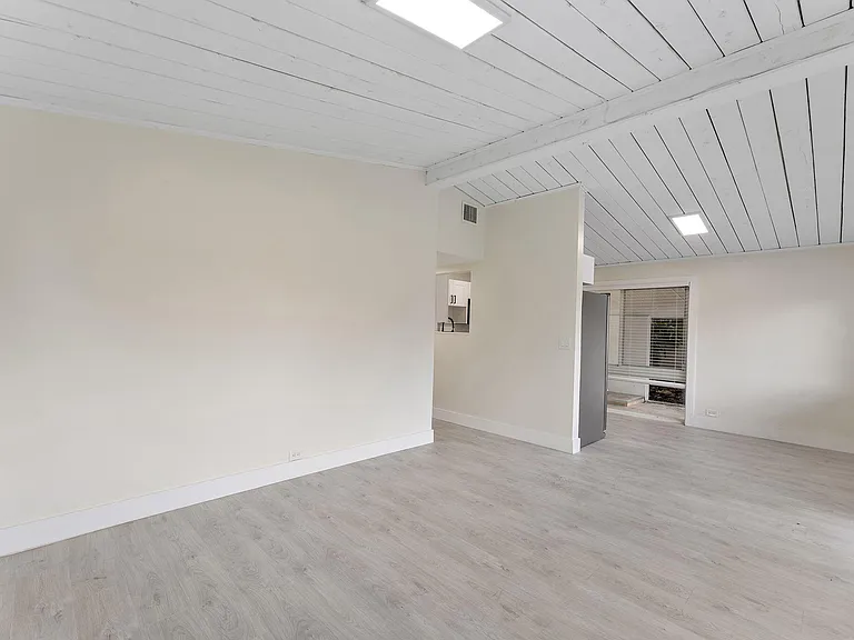474 Enfield St — Photo 21
