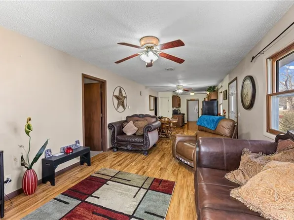 3 W Douglas St, Iola, KS 66749