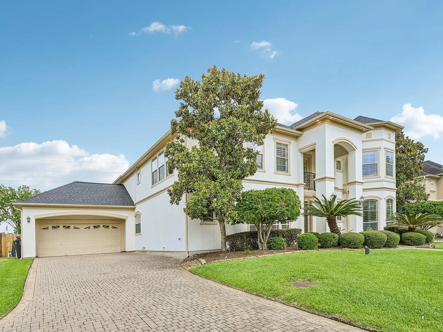 4 bed, 3.5 bath, 4398 sqft, $5,900 — Photo 4