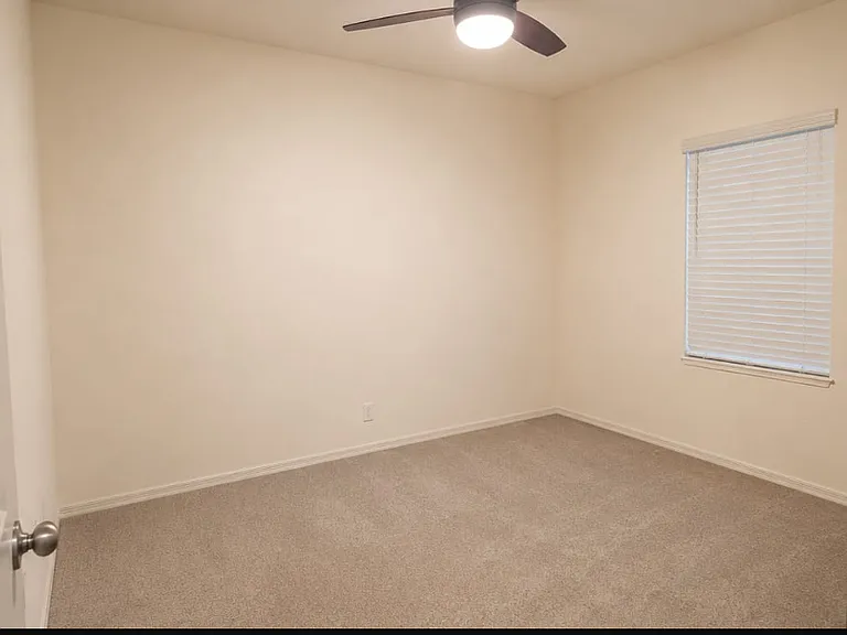 216 W Tropical Dr — Photo 5