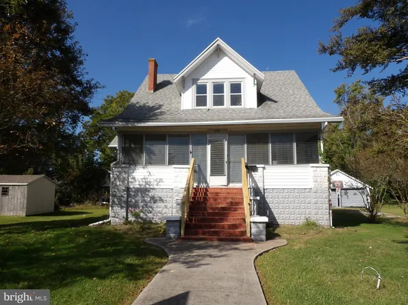 225 N Somerset Ave, Crisfield, MD 21817