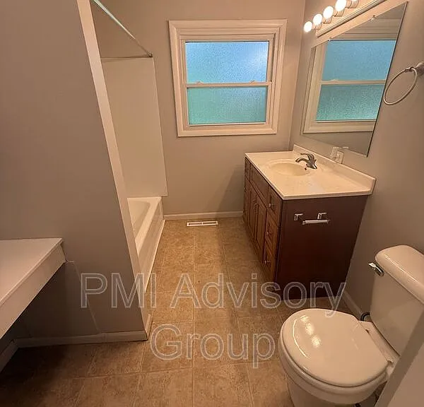 1220 SW 31st Ter — Photo 7