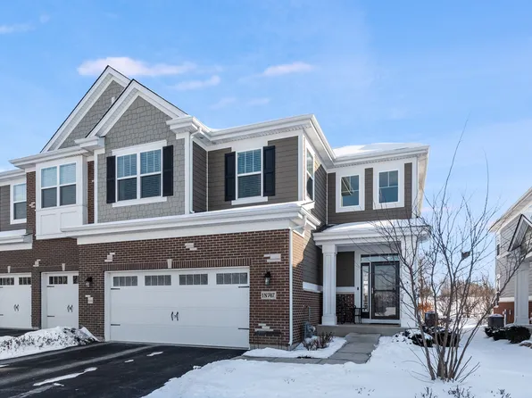 1N747 Timber Creek Dr, Winfield, IL 60190