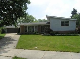 7 Chase Ct, Lombard, IL 60148