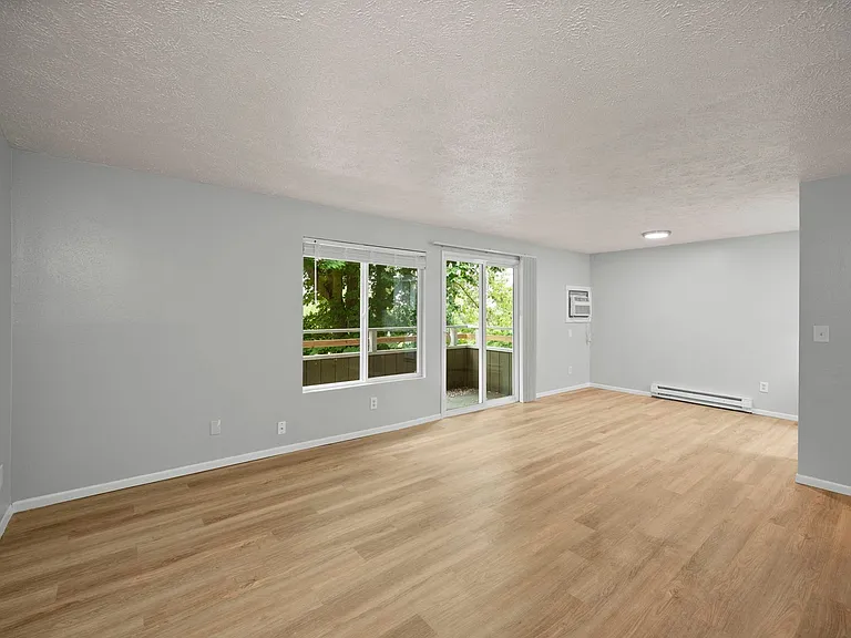 River Court Apartments - Updated Units With A View! — Photo 12