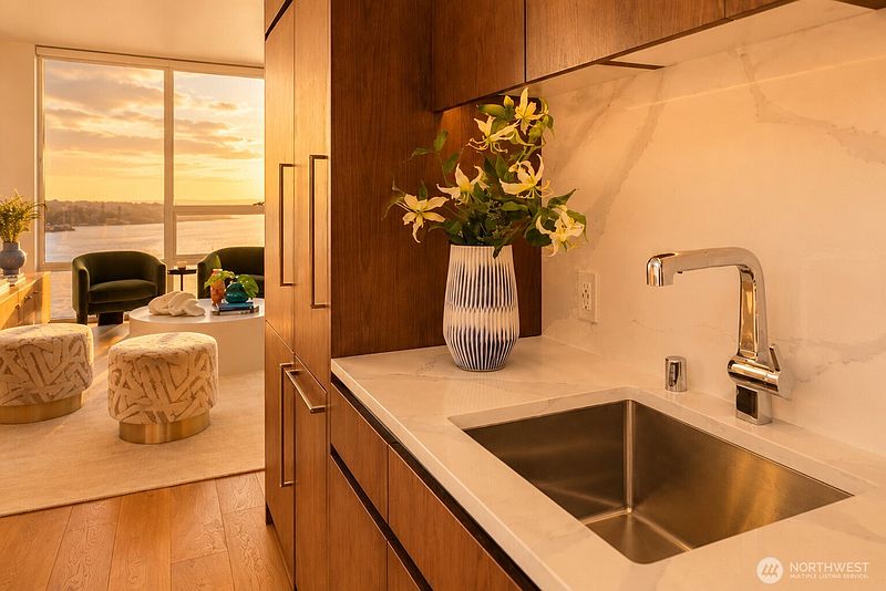 5th image of 121 Stewart Street #3306
