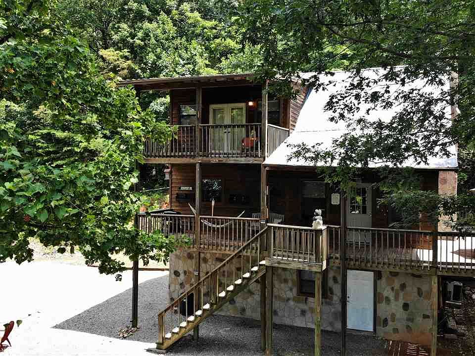 1st image of 1872 Woodland Way