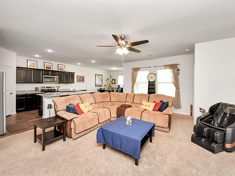 1024 Banyon Tree Ln — Photo 4