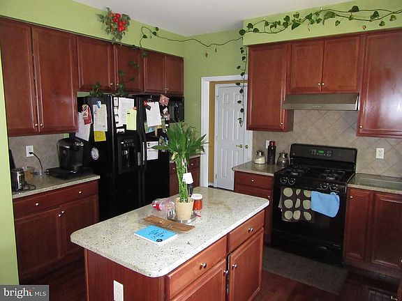2nd image of 20 Glen Avon Dr