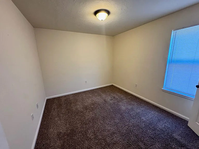 Renaissance Park Apartments — Photo 15