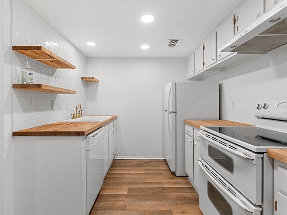 5th image of 2224 S Piney Point Rd APT 112