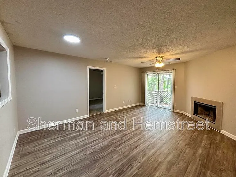 212 Commons Dr #212 — Photo 2