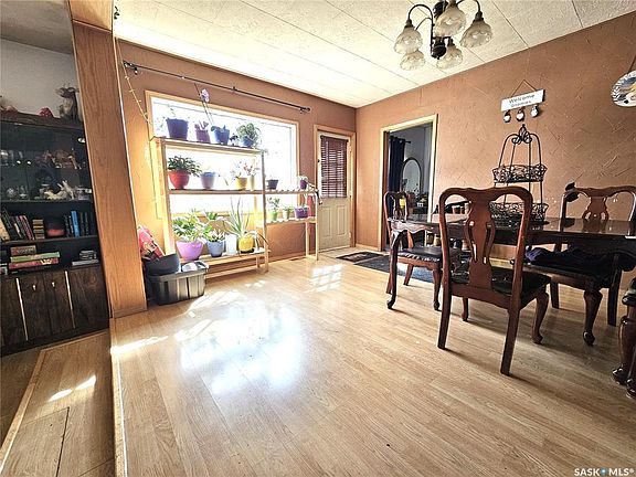 2nd image of 442 6th AVENUE W