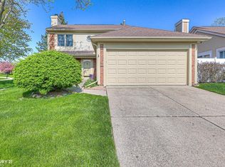 1483 Colony Dr, Rochester Hills, MI 48307