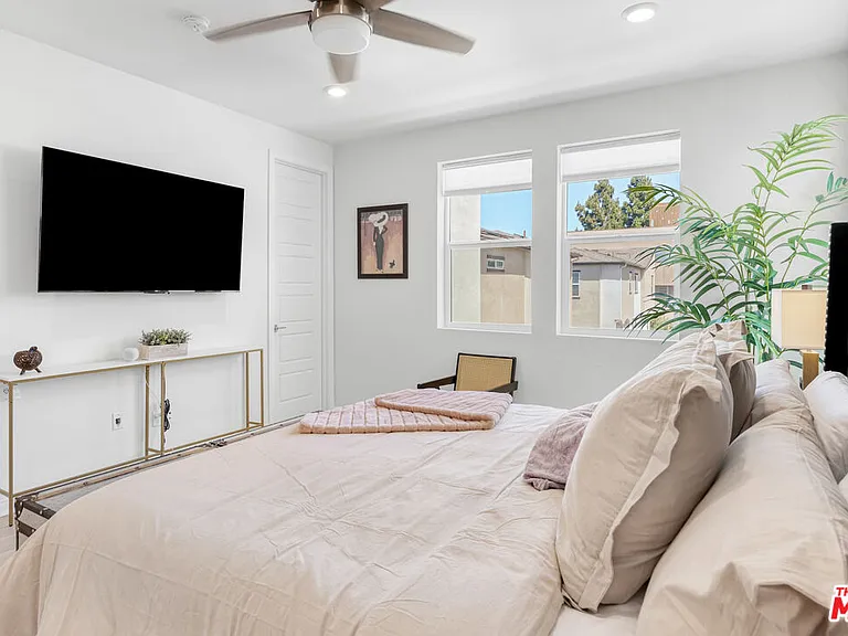 768 Daniel Freeman Cir — Photo 14