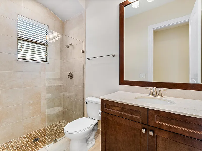 259 SE Calmo Cir — Photo 23