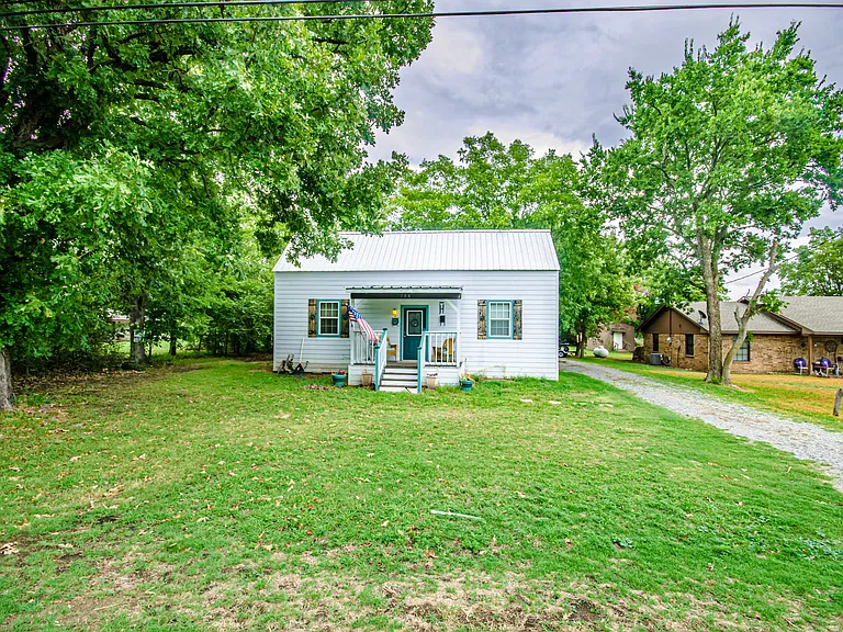 208 N Main St — Photo 15